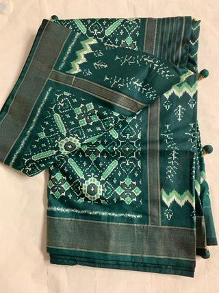 Green Color Patola Dola silk Saree With Self Design Blouse For women