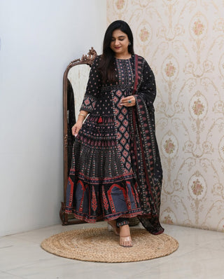 pure-cotton-60-60-top-pant-dupatta-set-with-mill-print-work-color-black-3