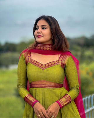 vichitra-silk-gown-dupatta-jacquard-weaving-zari-border-work-color-pistachio-3