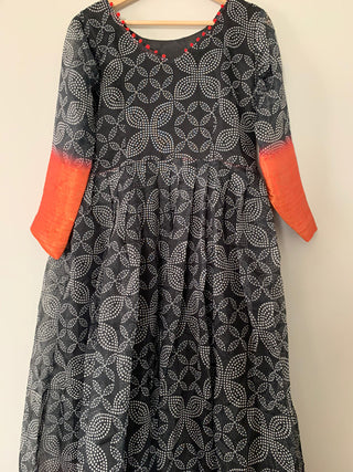2-3 Days Delivery! The Beautiful Gown with Combination of Print and Weaving Border In Bottom, Item Code-PG404862327