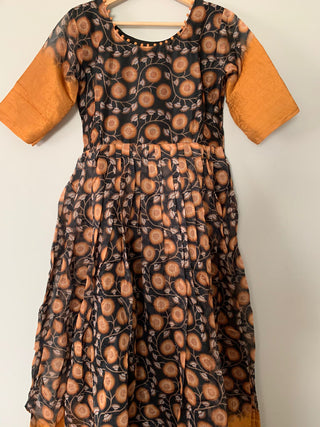 2-3 Days Delivery! The Beautiful Gown with Combination of Print and Weaving Border In Bottom, Item Code-PG404862327
