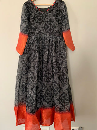 2-3 Days Delivery! The Beautiful Gown with Combination of Print and Weaving Border In Bottom, Item Code-PG404862327