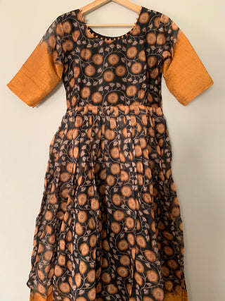 2-3 Days Delivery! The Beautiful Gown with Combination of Print and Weaving Border In Bottom, Item Code-PG404862327