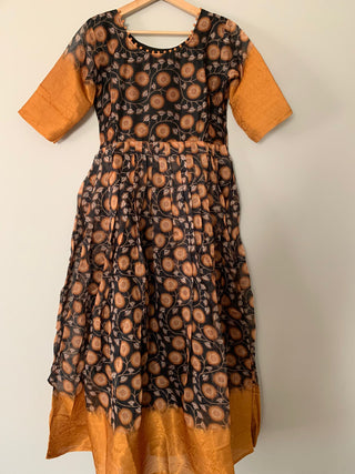2-3 Days Delivery! The Beautiful Gown with Combination of Print and Weaving Border In Bottom, Item Code-PG404862327