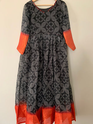 2-3 Days Delivery! The Beautiful Gown with Combination of Print and Weaving Border In Bottom, Item Code-PG404862327