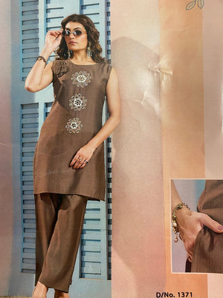 VARMAN DESIGNER KURTI SET - READY TO WEAR - PREMIUM SILK TOPS WITH DESIGNER NECK - CO-ORD SET - FULLY STITCHED ID : 10429231956250
