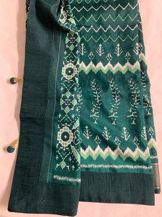 Green Color Patola Dola silk Saree With Self Design Blouse For women