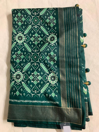 Green Color Patola Dola silk Saree With Self Design Blouse For women
