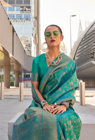 silk-handloom-weaving-saree-color-green-2