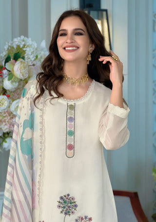 zaveri-larisa-soft-organza-kurti-pant-dupatta-set-with-embroidery-digital-print-work-color-off-white-3